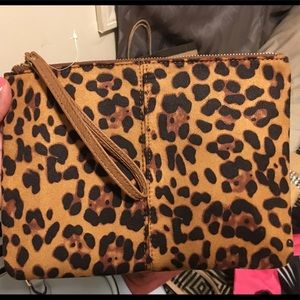 Wristlet purse